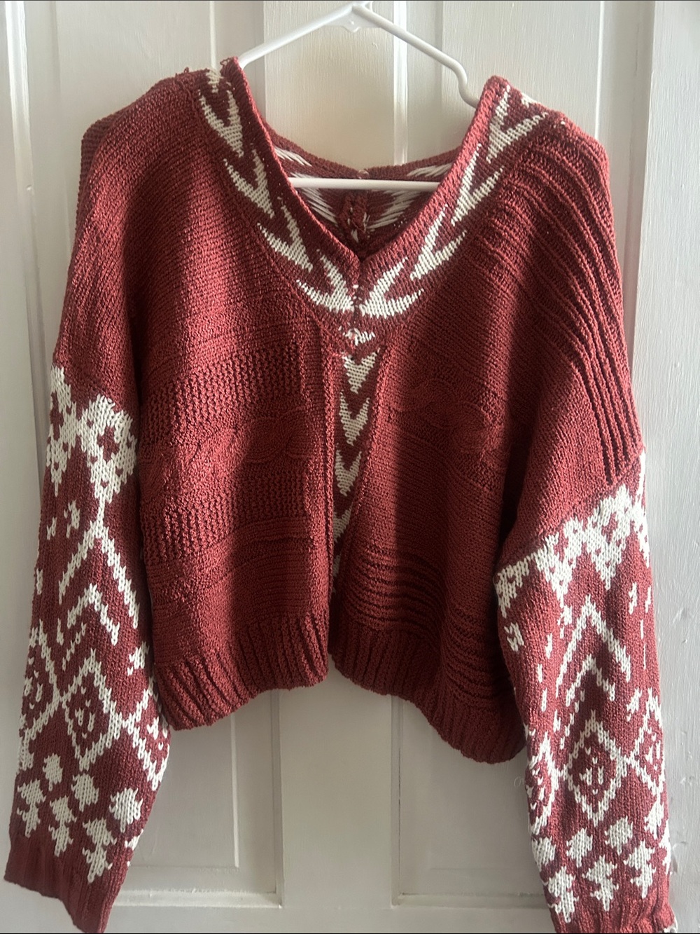 POL Rust Red and White V-Neck Patterned Knit Sweater